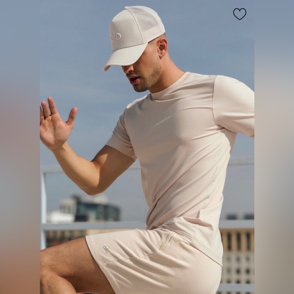 ALO Yoga Men’s “Conquer Reform” Short Sleeve (M) *BESTSELLER*